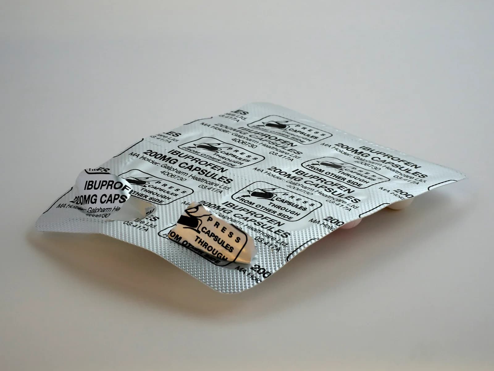 Verschillende voedingssupplementen op een tafel